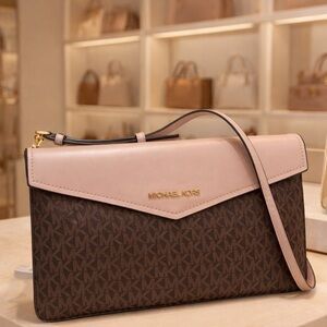 🌸Michael Kors Jet Setter Clutch NWOT